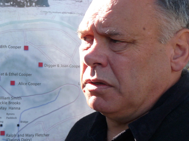Colin Lock with Gully map | A History of Aboriginal Sydney